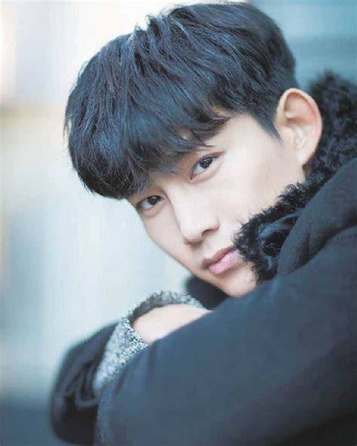2PM's Lee Junho Transforms Into A CoolHeaded Heir In New Drama "King