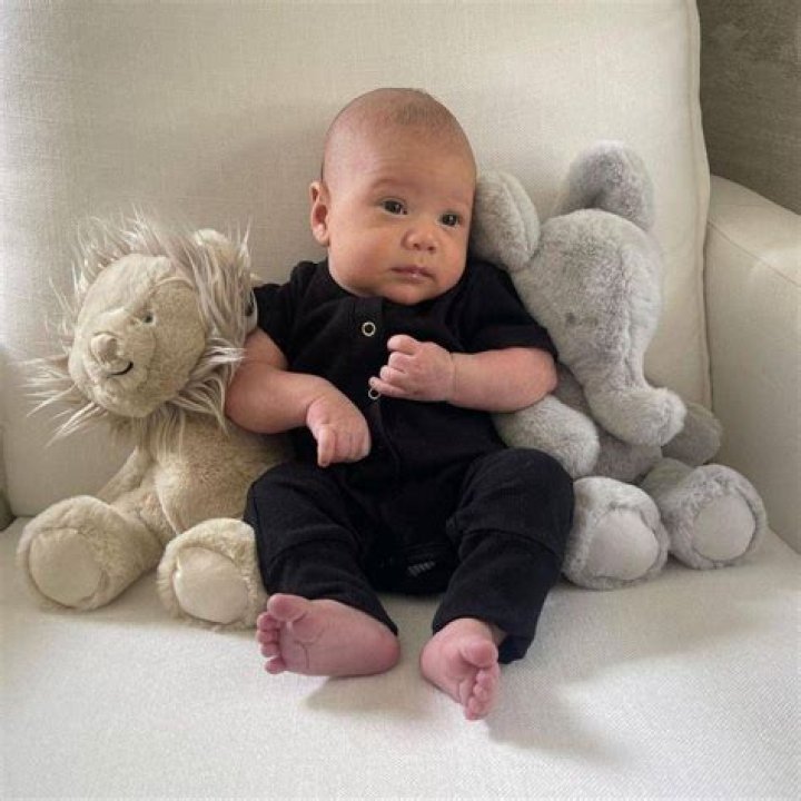 9 Potret Legendary Love, Anak Nick Canon yang Baru Lahir