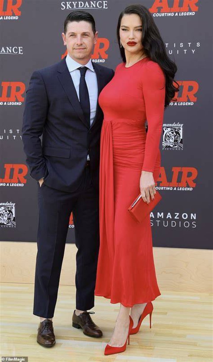 Adriana Lima Dating: A Closer Look At The Supermodel's Romantic Life