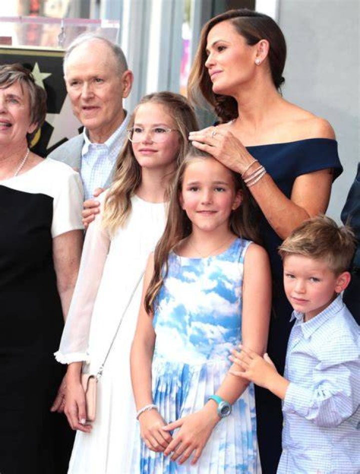 Are Jennifer Garner And James Garner Related? Unraveling The Family Mystery