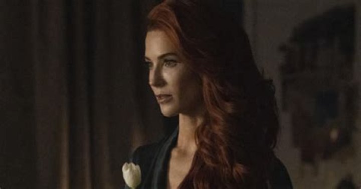 Batwoman Photos Reveal Surprising Costume For Bridget Regan's Poison Ivy