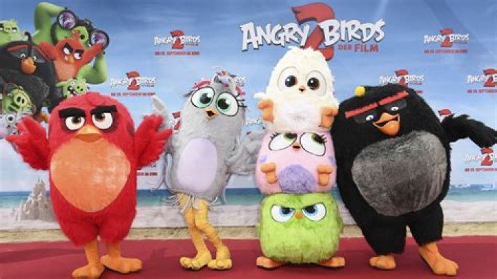 Birds And Pigs Unite In New Trailer