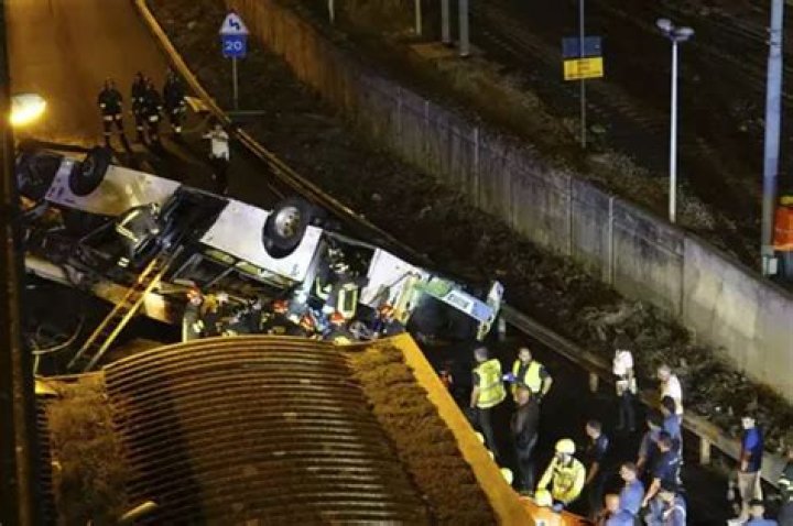 Bus crash across lagoon from Venice’s historic center kills 21 people, including Ukrainian tourists