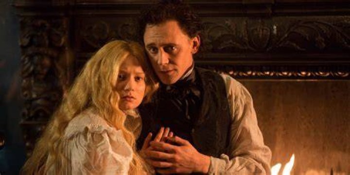 Crimson Peak's Jessica Chastain giggles with Tom Hiddleston and Mia