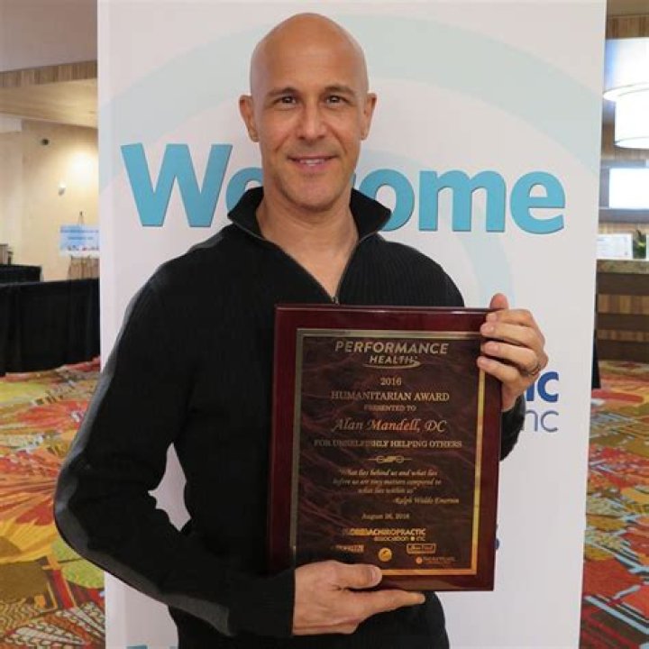 Dr. Alan Mandell Presented Humanitarian Award Wellspa 360