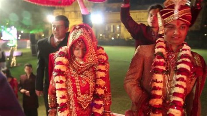 Falguni Pathak Age, Boyfriend, Husband, Family, Biography & More
