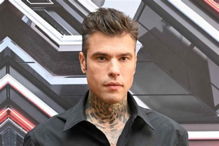 Fedez chiede scusa ai fan "Potrei balbettare da Fazio, vi spiego perch&egrave;"