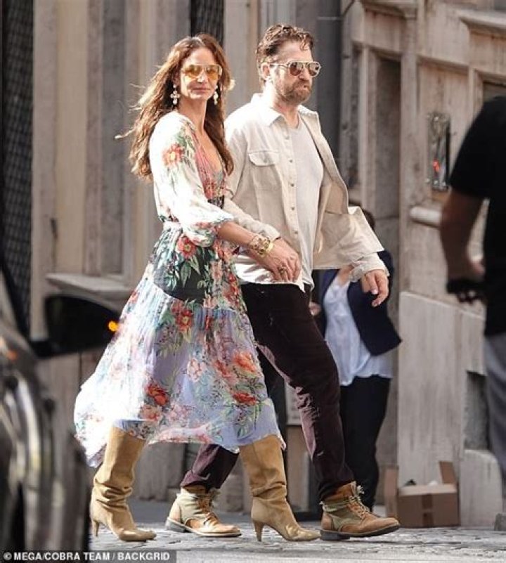 Gerard Butler and Brown Photographed on Beach