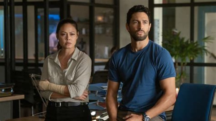 Hawaii's Noah Mills On What It's Really Like Working With Vanessa Lachey – Exclusive