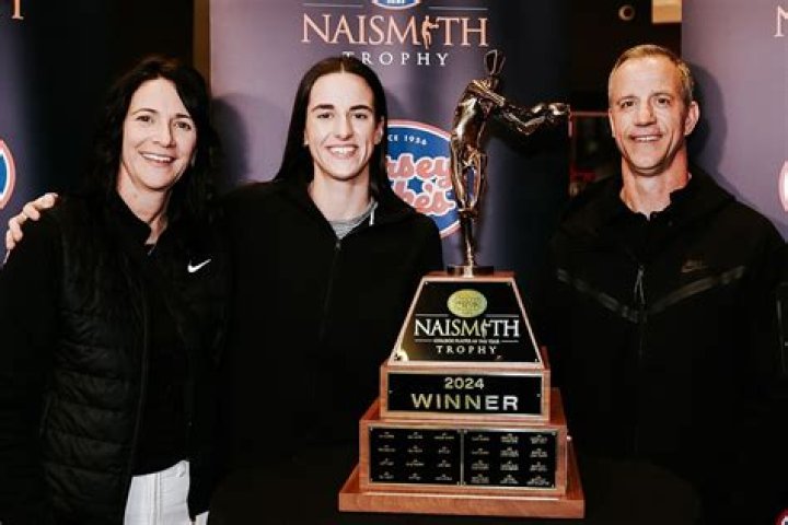Hawkeyes’ Caitlin Clark wins Naismith player of the year award