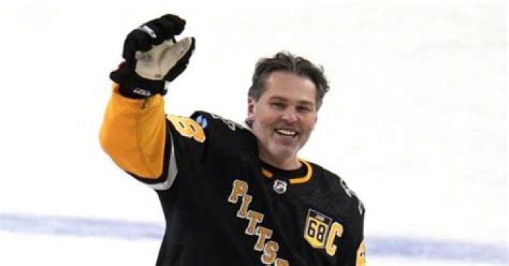 Jaromir Jagr bobbleheads stolen en route to Pittsburgh. Giveaway postponed
