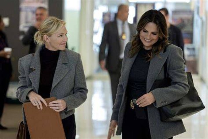 Kelli Giddish's Favorite Part Of Working On Law & Order: SVU Includes Trading Notes
