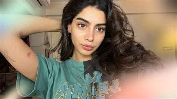 Khushi Kapoor Wiki, Biography, Age, Images News Bugz