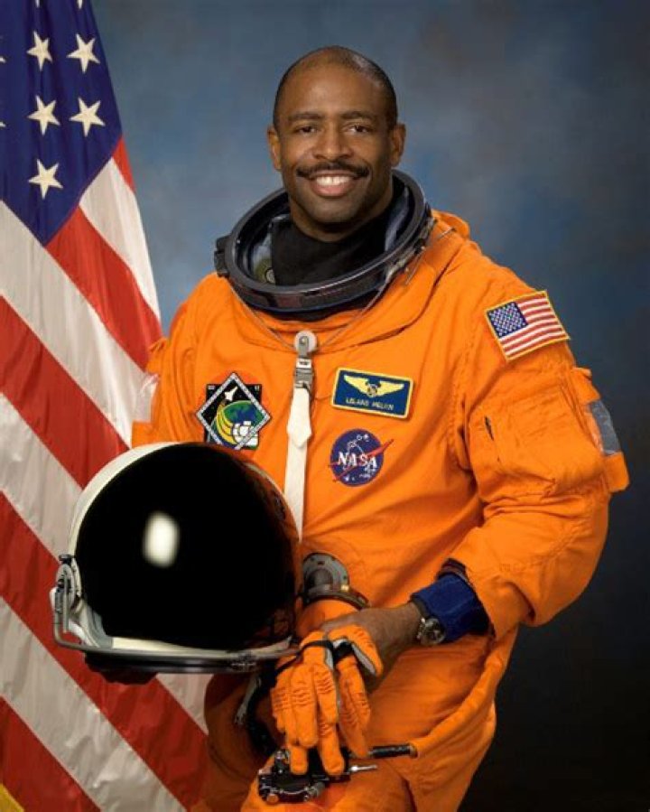 Leland Devon Melvin (1964 ) &bull;