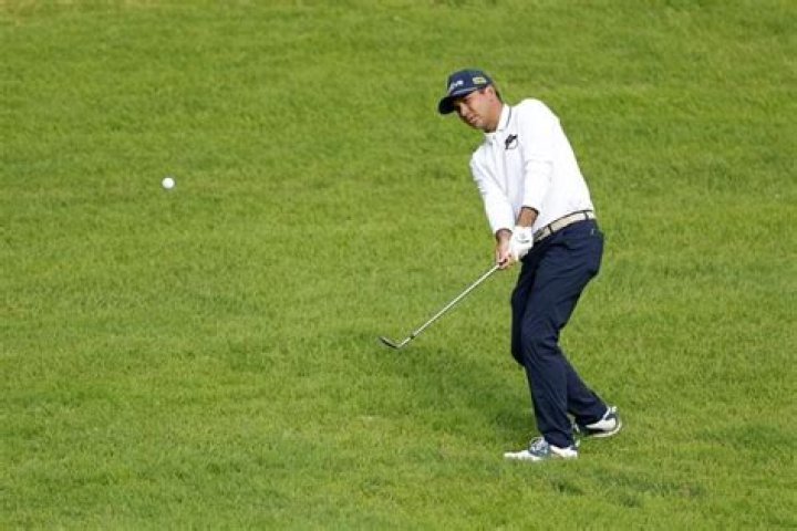 Patrick Cantlay builds a 5-shot lead at Riviera. Tiger Woods makes early exit with flu symptoms