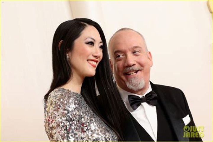 Paul Giamatti 2024 Wife, net worth, tattoos, smoking & body facts Taddlr