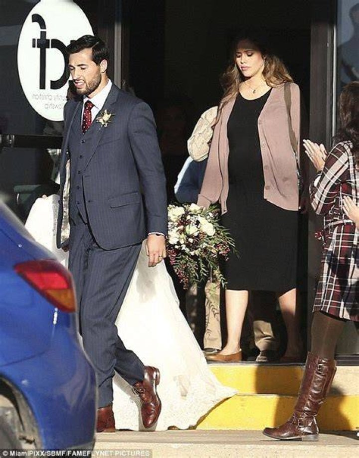 PICTURED Jinger Duggar glows in her official wedding photo Jinger