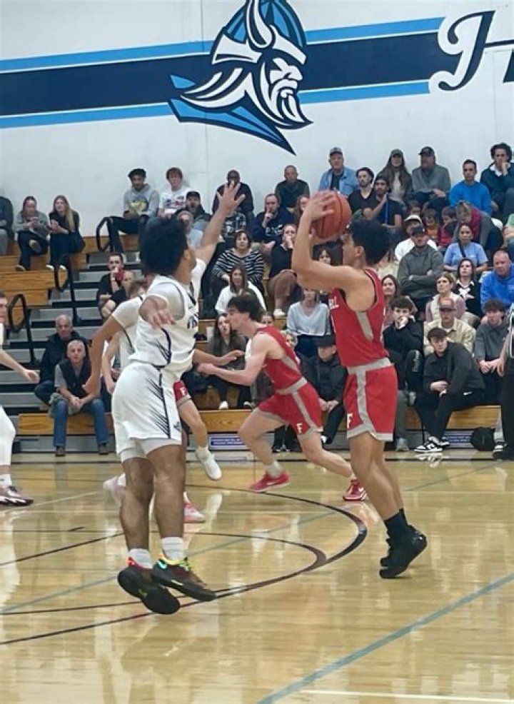 Pleasant Valley Boys Basketball Tops Central