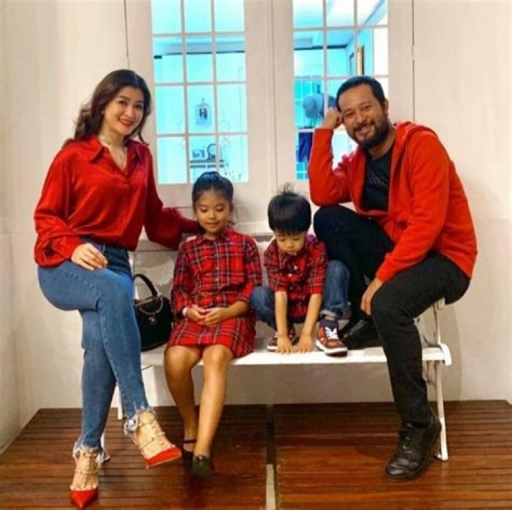 Pyay Ti Oo Family Fan