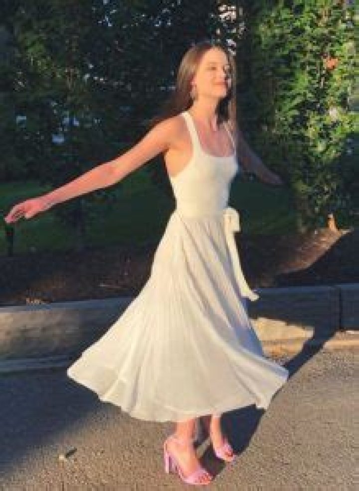 Sara Waisglass Wiki, Height, Age, Boyfriend, Family & life story