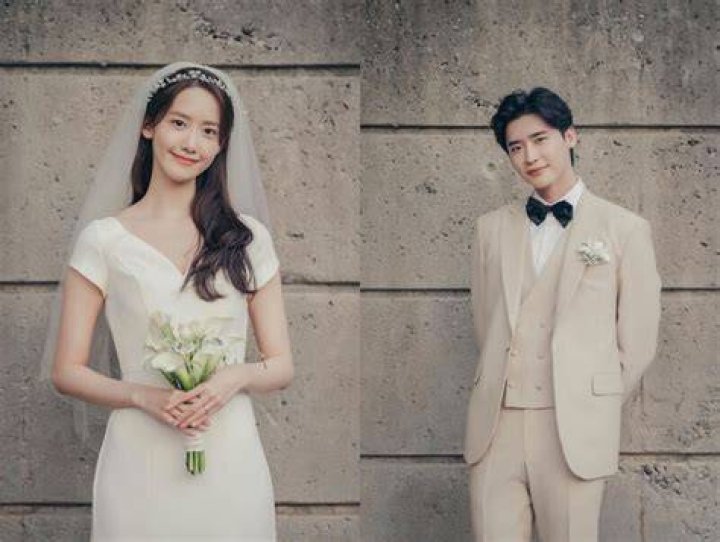 [SBS Star] Yoona & Lee Jong Suk's Real Couplelike Cute Wedding Photos