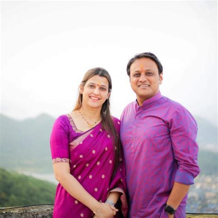 Sheetal Mhatre Parents, Siblings