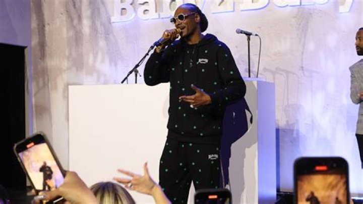 Snoop Dogg clarifies his 'giving up smoke' announcement CTV News