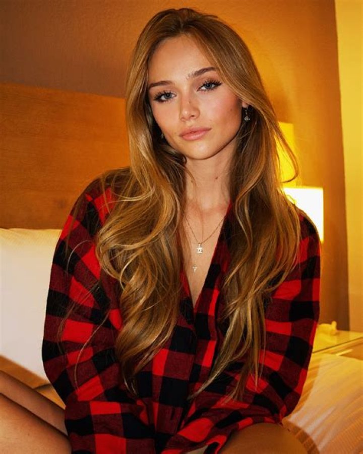 Sophie XXBrits: The Rising Star Of Social Media And Entertainment