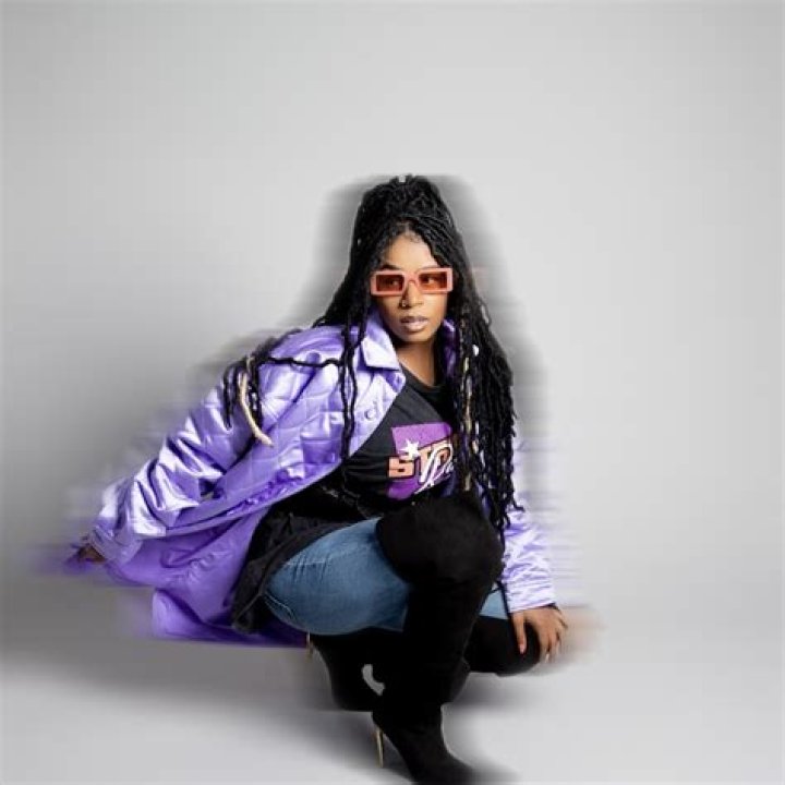 Tia Gunn YouTube