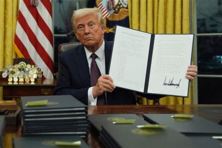 Trump issues lastminute pardon to Albert Pirro, exhusband of Jeanine