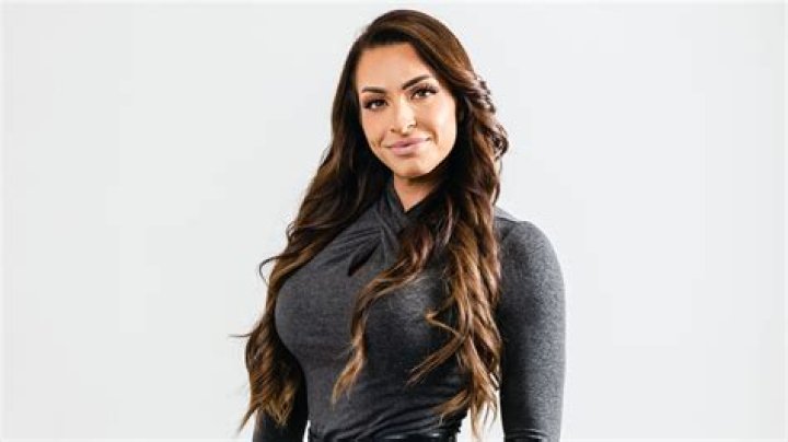 Unveiling Leila Hormozi: The Journey Of A Transgender Icon