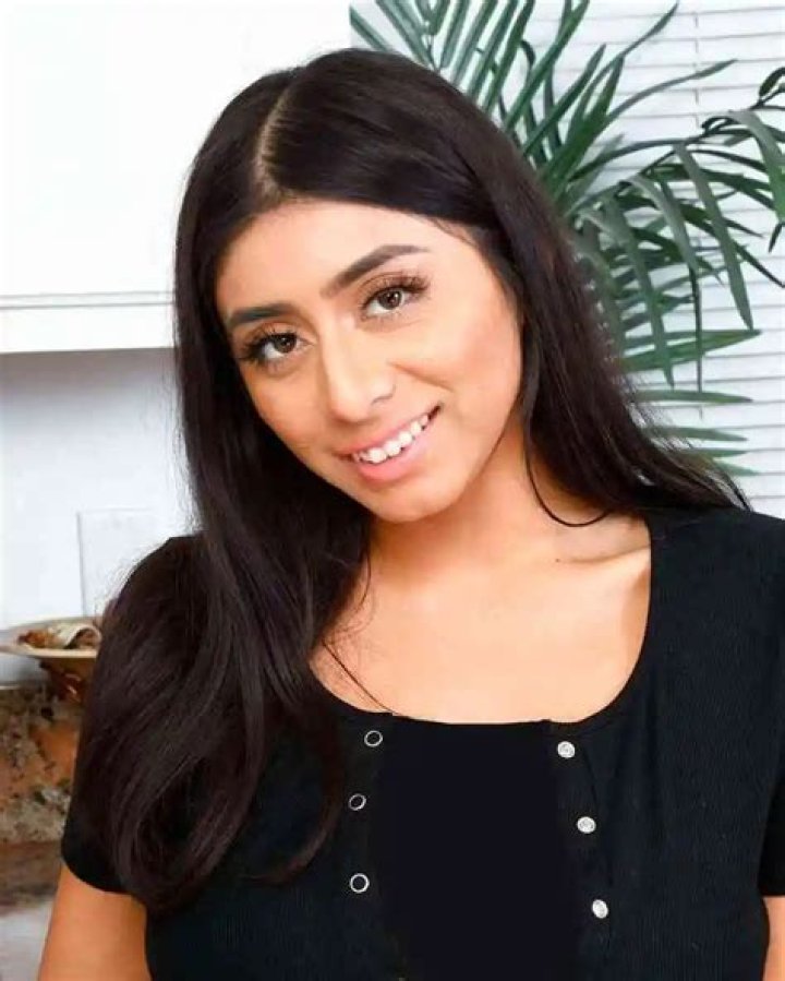 Violet Myers Wiki, Age, Real Name, Height, Measurements, Net Worth