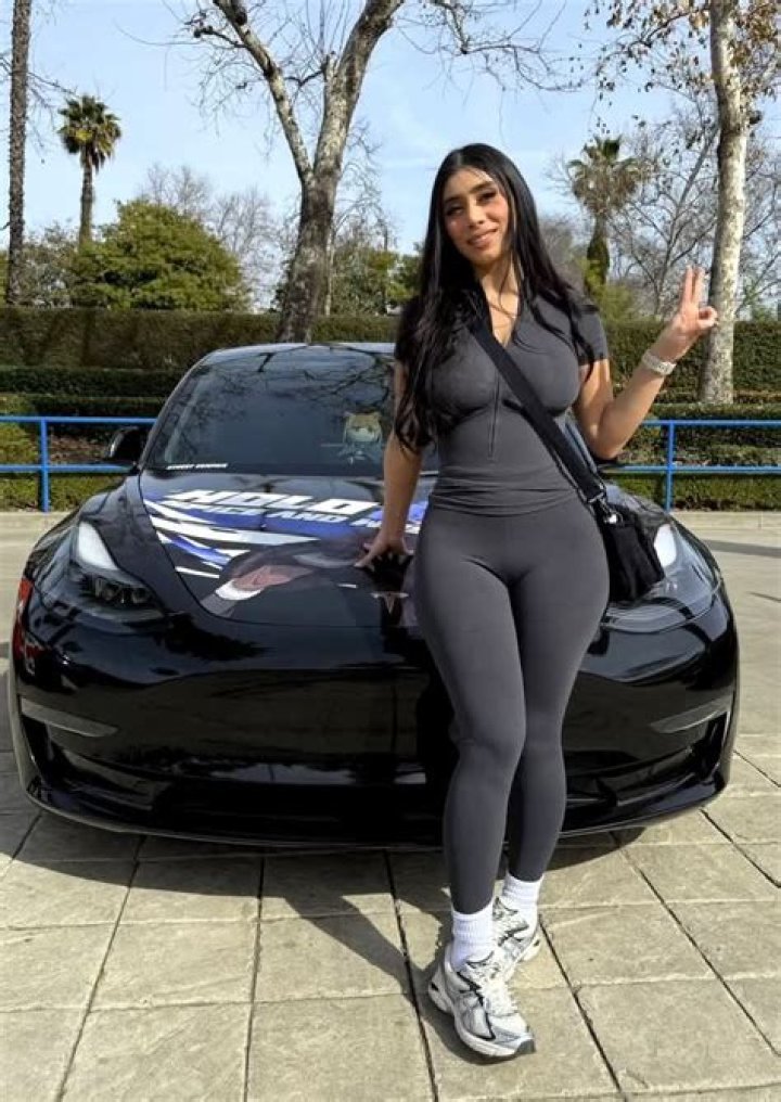 Violet Myres Curvy women jeans, Hot body women, Beautiful smile women