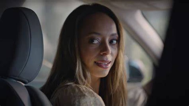 Who's The Actress In Lincoln's 2023 Holiday Sales Event Commercial?
