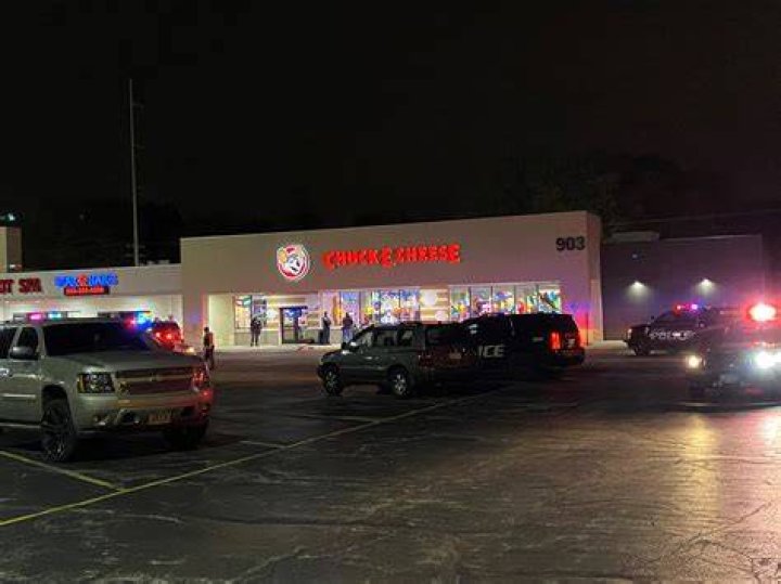 Woman dies after shooting at Chuck E. Cheese, Davenport