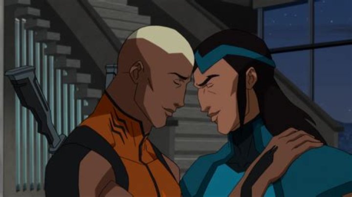 young justice aqauaman wyynde kiss